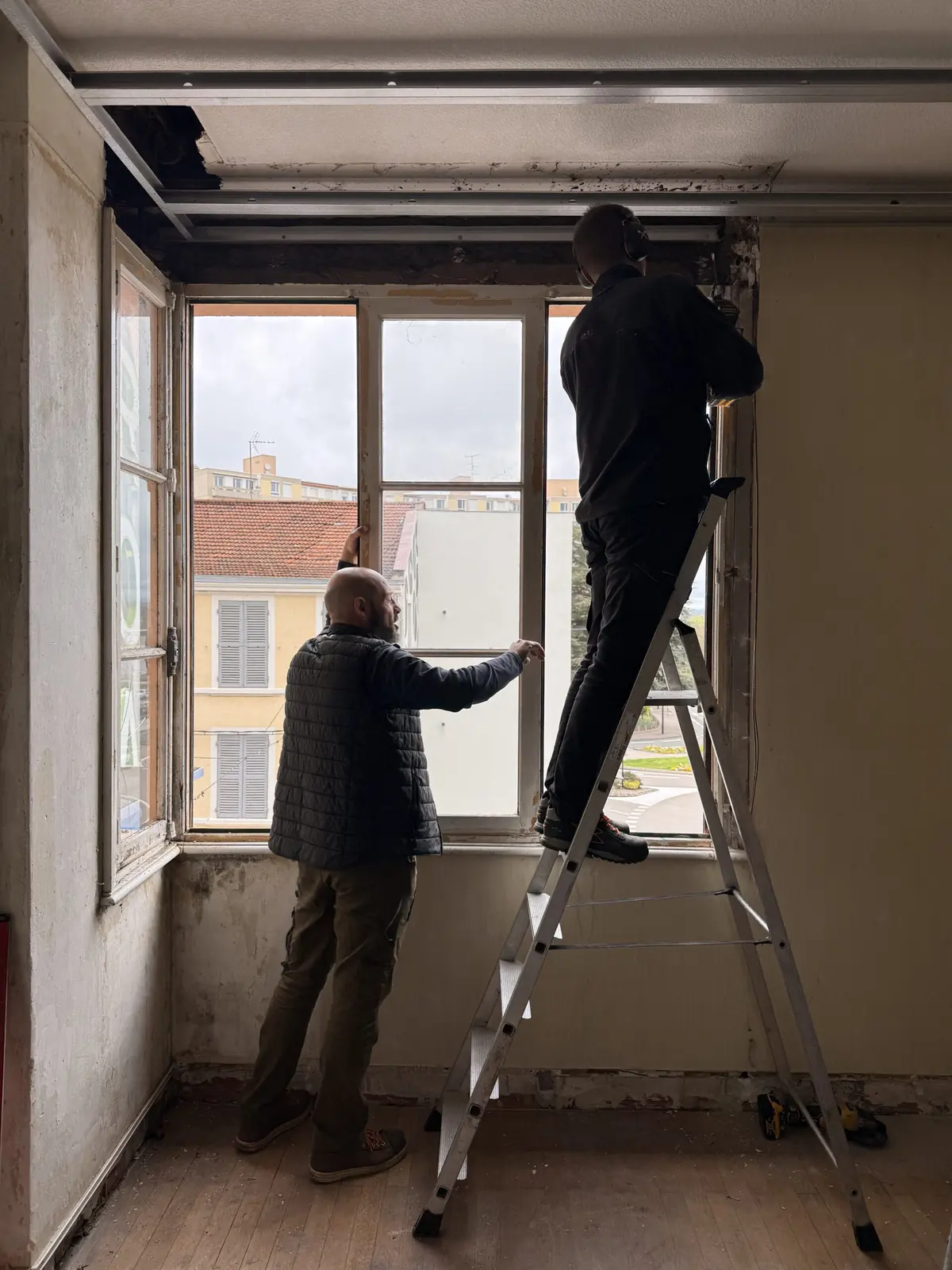 Le père et le fils de Rod'Stores, entreprise familiale de menuiserie qui intervient dans le Brionnais