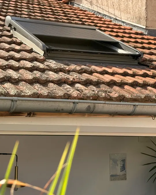 Volet solaire Velux posé sans gros travaux